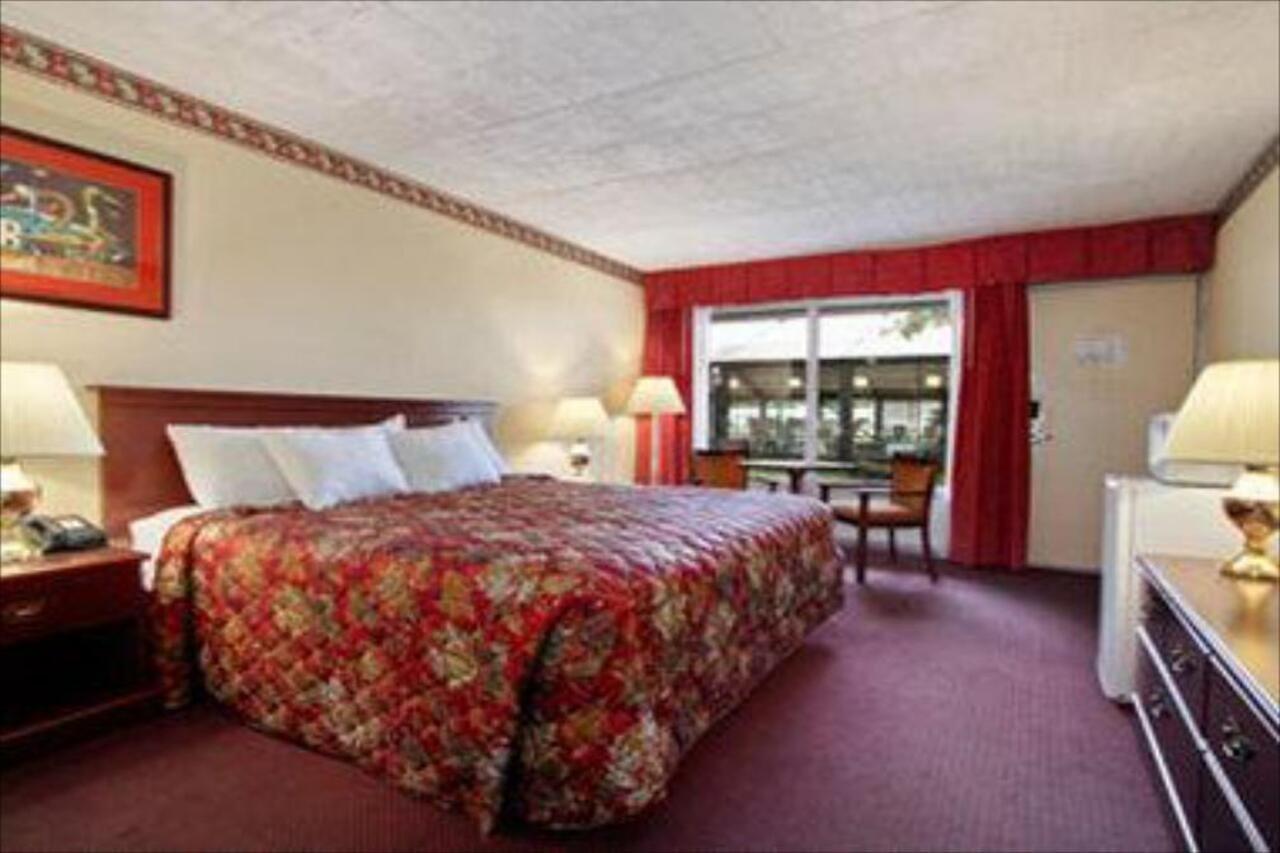 Days Hotel 2*